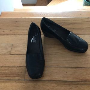 Aerosoles Heelrest Black loafers